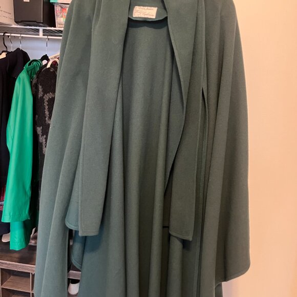 Peter James (UK) Green wool/cashmere cape - Picture 11 of 12